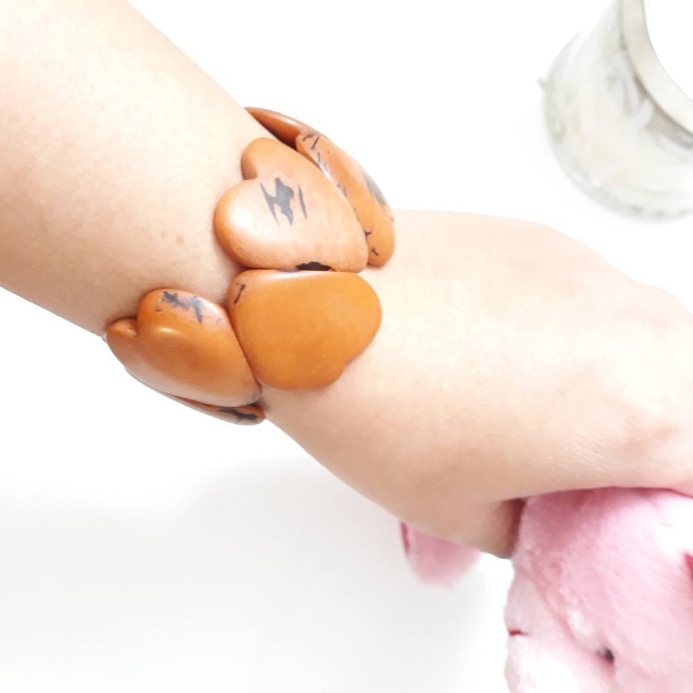 Valentine heart-shaped beaded bracelet